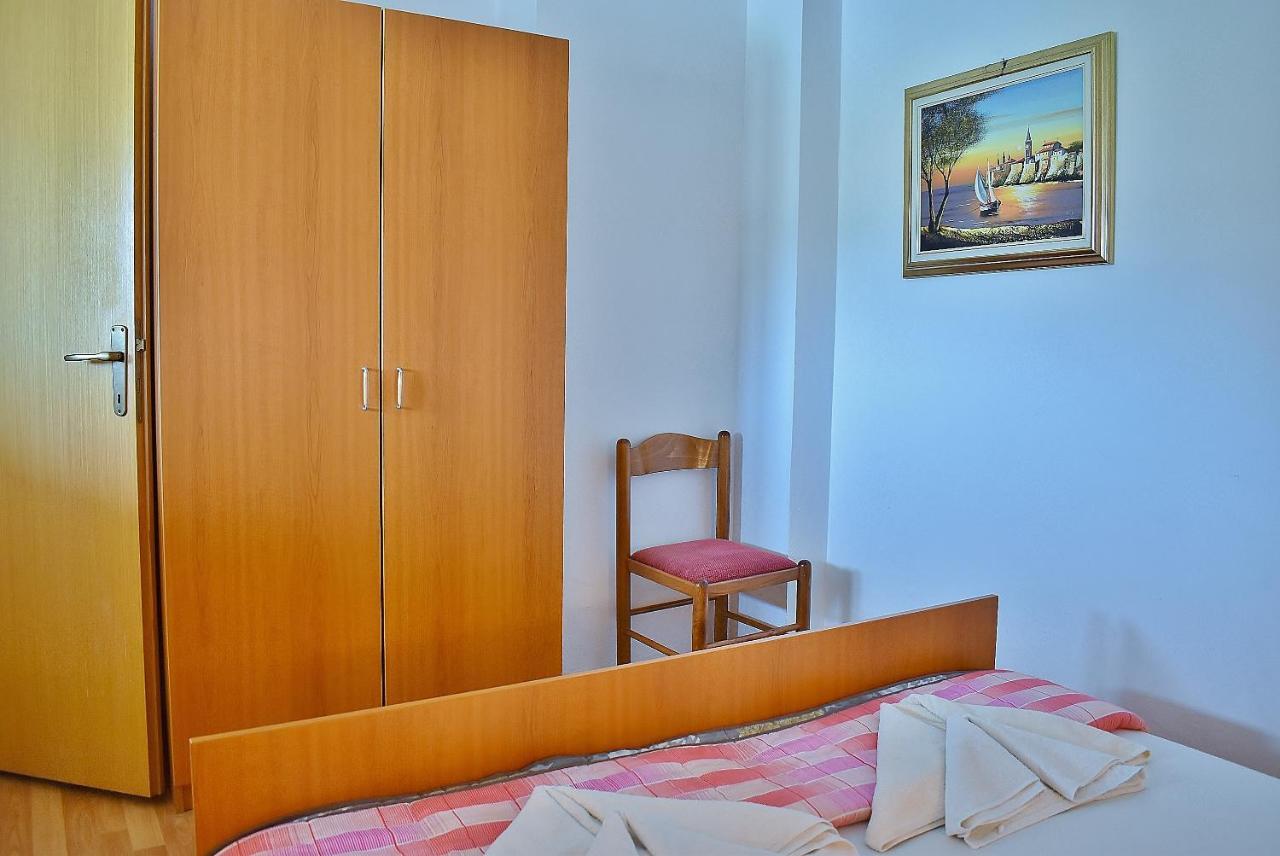 Apartament Apartment Banjol Екстериор снимка